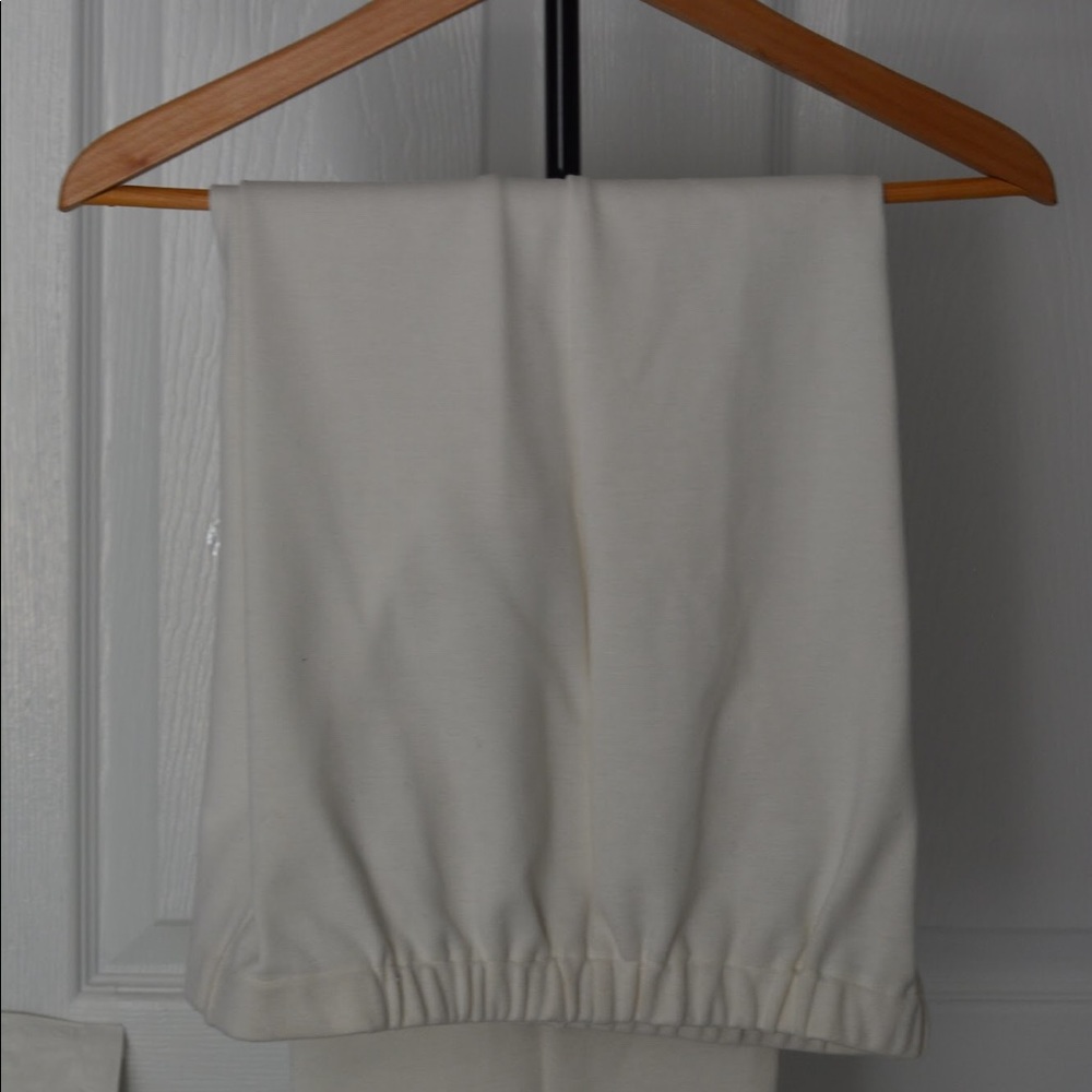 Women’s knitted pants. (SAMPLES)